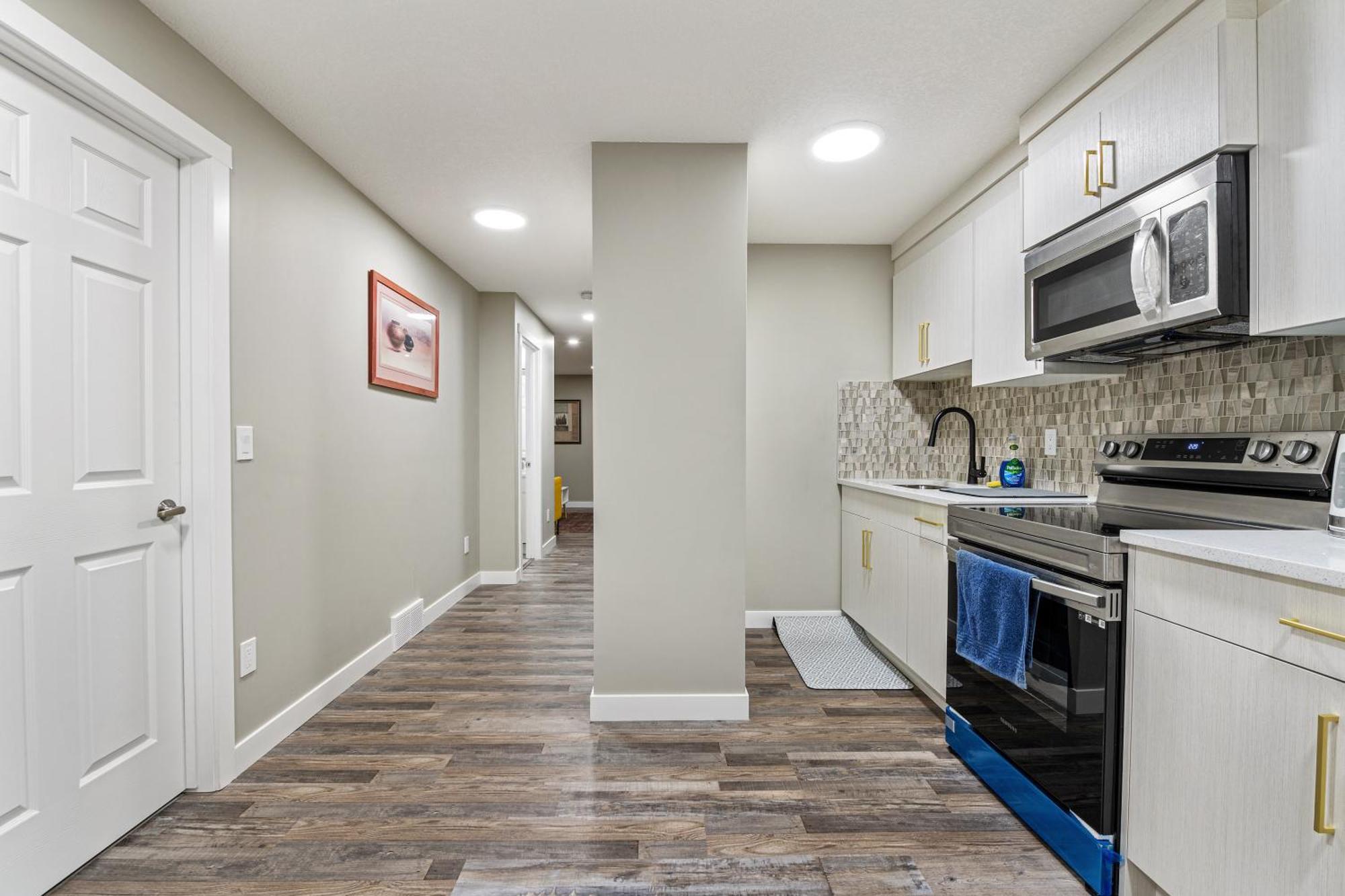 Modern 2 Bedroom Basement Suite With Laundry YYC Exteriér fotografie