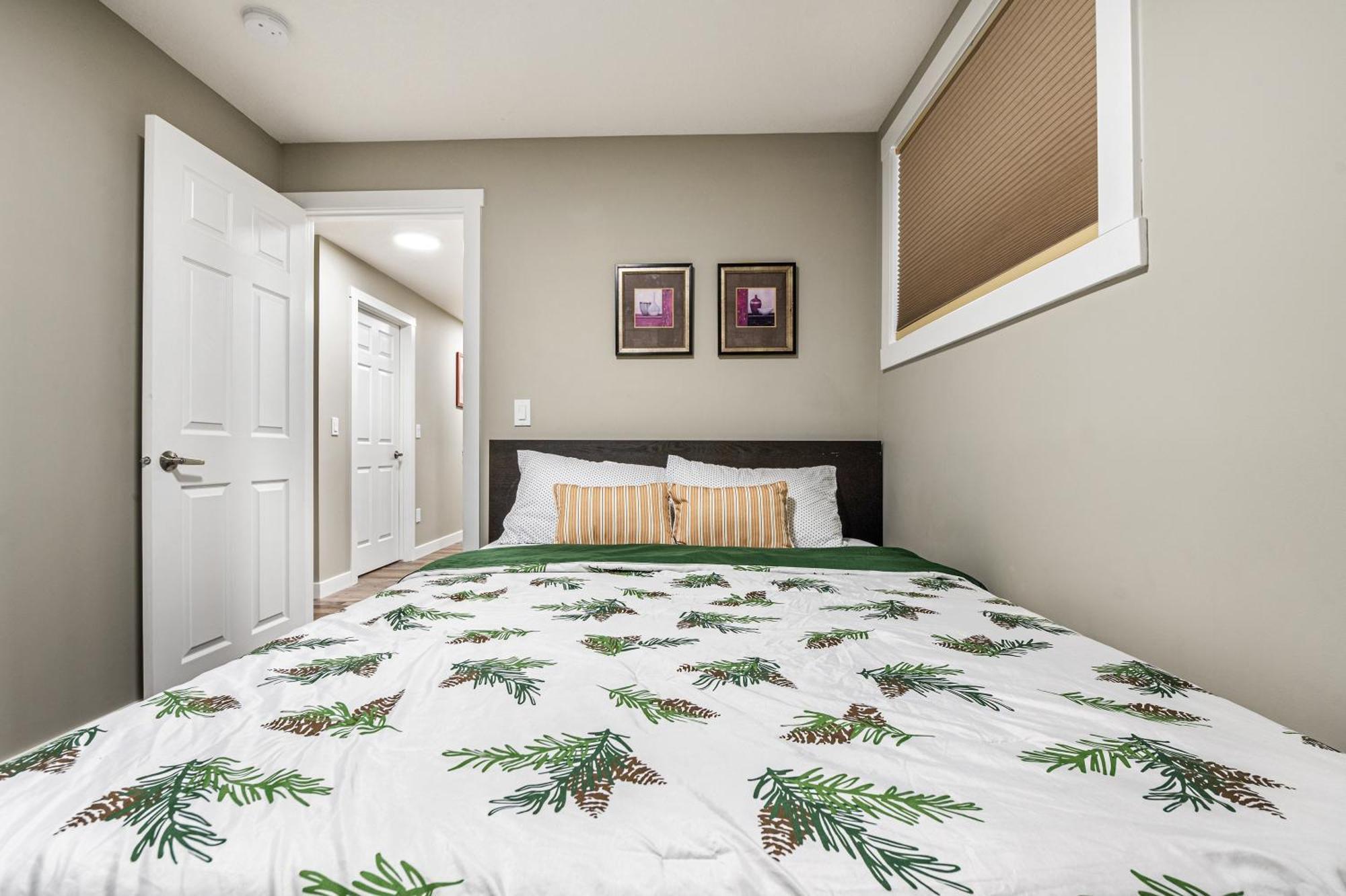 Modern 2 Bedroom Basement Suite With Laundry YYC Exteriér fotografie