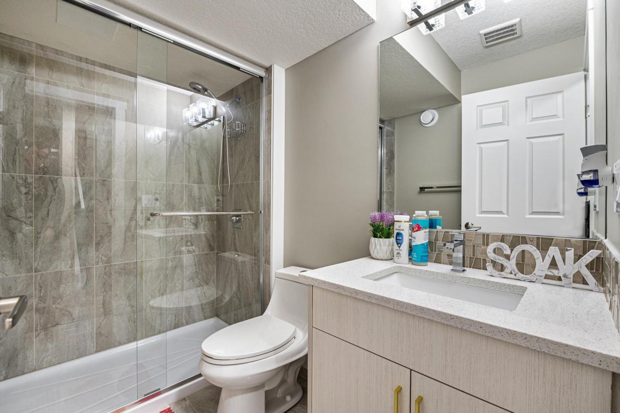 Modern 2 Bedroom Basement Suite With Laundry YYC Exteriér fotografie