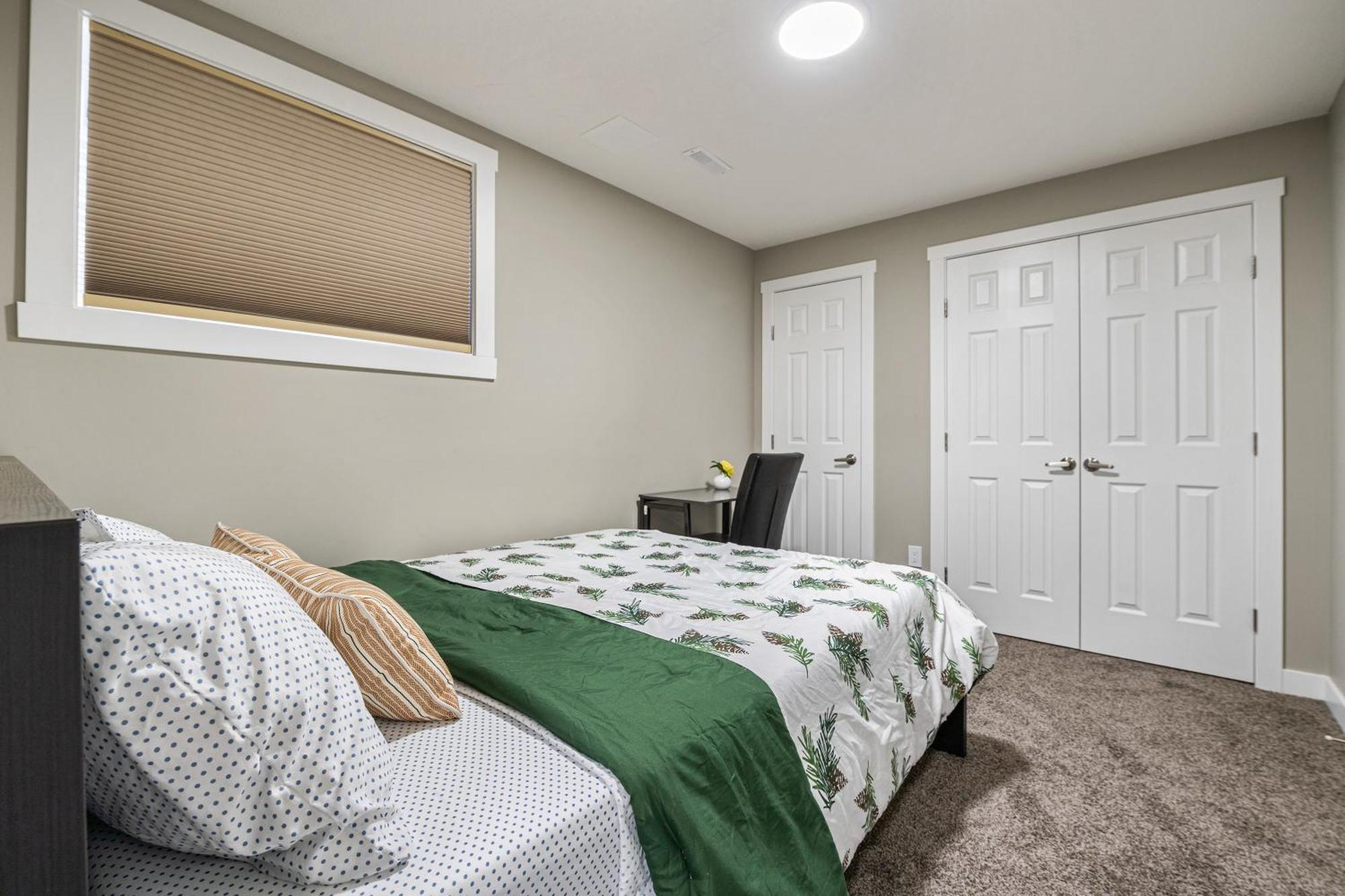 Modern 2 Bedroom Basement Suite With Laundry YYC Exteriér fotografie